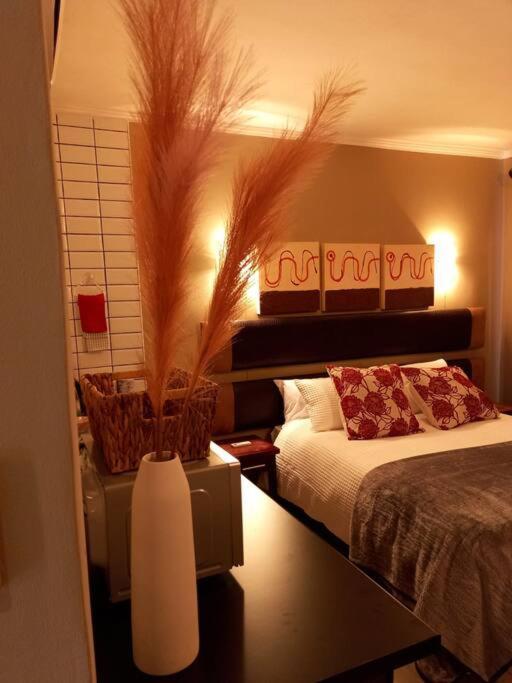 Best Overnight With Free Wifi. Modern & Private Bloemfontein Luaran gambar