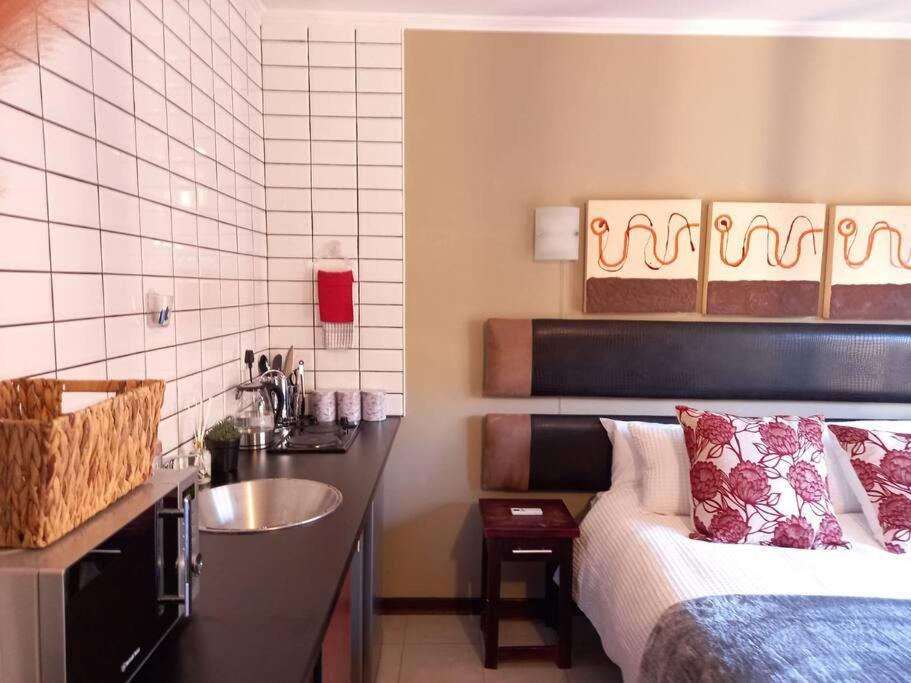 Best Overnight With Free Wifi. Modern & Private Bloemfontein Luaran gambar